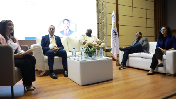 Porfirio Peralta y Karla Ortiz participan en panel sobre Emprendurismo